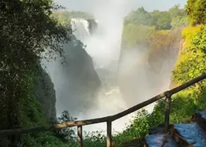 15975599-victoria-falls