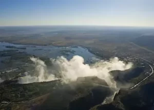 330276-spray-over-victoria-falls